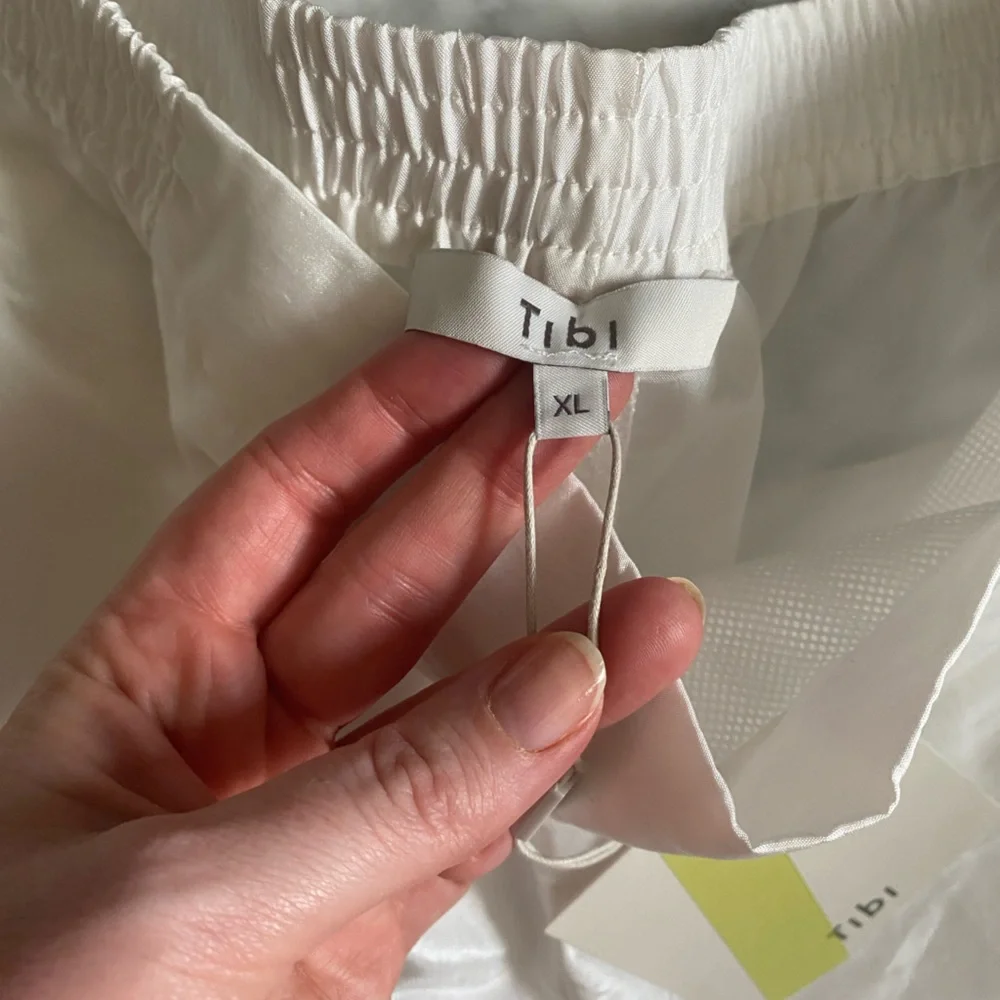 NWT Tibi Crispy Nylon Shorts with Snaps size XL - Picture 7 of 8